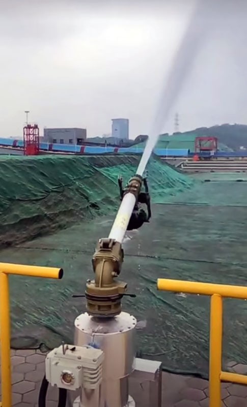 big gun sprinkler for dust control on seaport